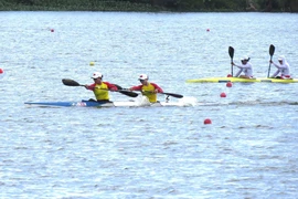 Vietnamese athletes have an excellent performance on the first day of the canoeing championship. (Photo: VNA)