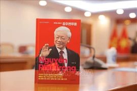 Cho Chul-hyeon's book exclusively on the Vietnamese leader (Photo: VNA)