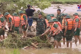 600 people join search, rescue efforts in flash flood areas 