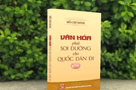 《文化照亮民族前进的道路》一书正式亮相。图自越南真理国家政治出版社