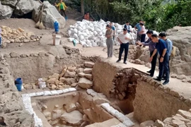 考古学家在太原省天造石屋顶洞穴遗址中发现许多具有科学价值的文物。图自人民报