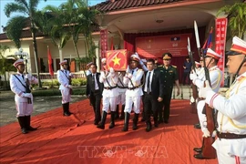 在老挝牺牲的越南志愿军烈士遗骸归国。图自越通社 