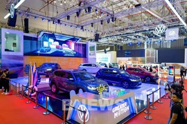 大众汽车在 2022 年越南车展上的展位。图自越通社