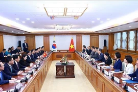 越南政府总理范明政与韩国国务总理韩德洙举行会谈。图自越通社