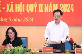El subdirector del Servicio de Planificación e Inversión de Hanoi, Le Trung Hieu interviene en la rueda de prensa. (Fuente: nhandan.vn) 