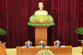 Генеральный секретарь ЦК КПВ Нгуен Фу Чонг (в центре) председательствует на заседании (Фото: ВИA)