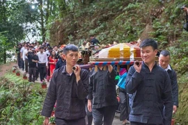 Ритуал на фестивале рынка Фонг Лыу Кхау Вай 2023 года. (Фото: ВИА) 