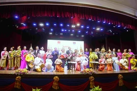 Шоу в рамках Недели культуры Вьетнама в Камбодже 2024. (Фото: ВИA)