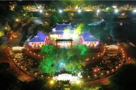 Музыкальное шоу в Королевском саду Тхиеу Фыонг, Императорский город, Хюэ. (Фото: sggp.org.vn) 