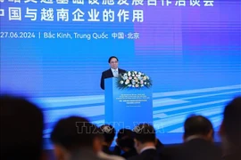 Премьер-министр Вьетнама Фам Минь Тьинь выступает на конференции в Пекине 27 июня. (Фото: ВИA)