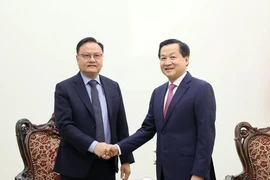 越南政府副总理黎明慨会见老挝财政部部长桑提帕·丰威汉。图自越通社