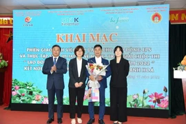Bùi Van Hiêu remporte le premier prix d’un concours réservé aux travailleurs étrangers ayant réussi à entreprendre après leur retour dans leur pays d’origine. Photo: VOV