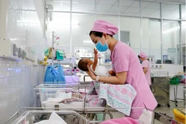 Le Vietnam a encore beaucoup à faire pour assurer un développement démographique durable. Photo : thanhnien.vn