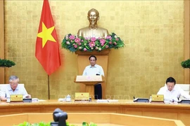 Le Premier ministre Pham Minh Chinh préside la réunion législative mensuelle du gouvernement. Photo: VNA