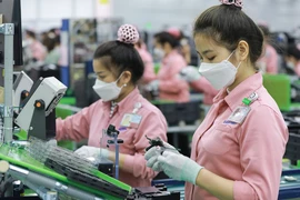 Les ouvriers à l'oeuvre à l'usine Samsung Electronics Vietnam à Bac Ninh. Photo: genk.vn