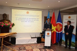 Le vice-ministre vietnamien des Affaires étrangères Dô Hung Viêt s’exprime lors de la cérémonie, à Genève, le 27 septembre. Photo: VNA