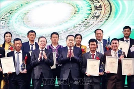 Le président de l’Assemblée nationale du Vietnam, Trân Thanh Mân (au centre, premier rang) lors de l’événement, à Hanoi, le 14 octobre. Photo : VNA