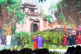 Des créations de la collection de "ngu thân" de la marque “Áo dài Nam Tuyên“, présentées dans le cadre du 9e Festival de l’"áo dài" de Hô Chi Minh-Ville 2023. Photo : VNA