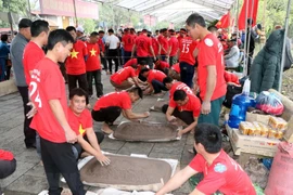 Vietnamplus Clay firecracker festival symbolises cultural beauty of Spring 