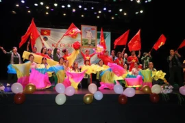 Celebran vietnamitas en Macao (China) efemérides nacionales