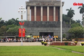 Más de 61 mil personas visitan Mausoleo de Ho Chi Minh durante asueto