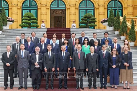President To Lam (fifth from left) and EU ambassadors and chargés d’affaires pose for a photo in Hanoi on June 7. (Photo: VNA)