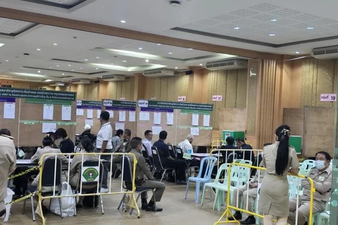 A polling station for the district-level Senate election in Huai district of Bangkok, Thailand. (Photo: VNA)