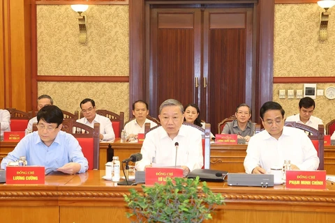 Party General Secretary and State President To Lam (centre) speaks at the meeting of the sub-committee for documents of the 14th National Party Congress on August 27. (Photo: VNA)