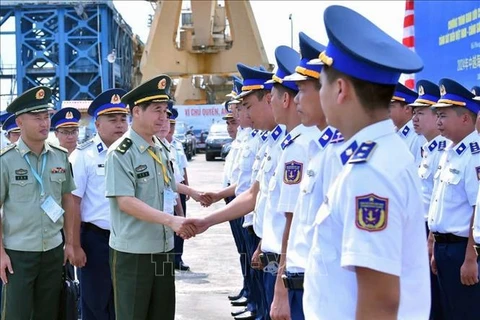 Delegations of the Vietnam Coast Guard and the China Coast Guard take part in an exchange on the VCG’s Vessel 8004 in Hai Phong city on August 28. (Photo: VNA)