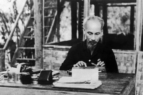 President Ho Chi Minh works in the Viet Bac revolutionary base during the resistance war against the French colonialists. (Photo: VNA)