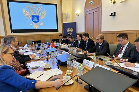 The working session between the Vietnamese Ministry of Science and Technology and the Russian Ministry of Science and Higher Education on September 24. (Photo: VNA)