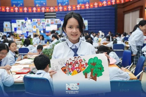 Students of the Nguyen Sieu School in Hanoi take part in the Denmark In Your Eyes painting contest. (Source: Nguyen Sieu School)