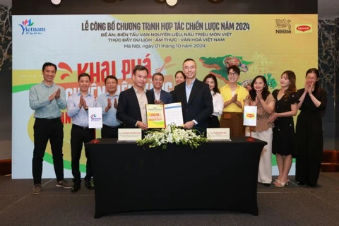 Representatives from the Vietnam National Authority of Tourism (VNAT), and MAGGI Brand announce the cooperation. (Photo courtesy of Nestlé Vietnam)