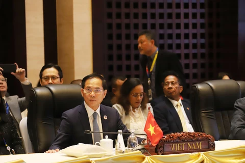 Deputy Prime Minister and Minister of Foreign Affairs Bui Thanh Son attends the ASEAN Foreign Ministers’ Meeting in Vientiane on October 8. (Photo: VNA)