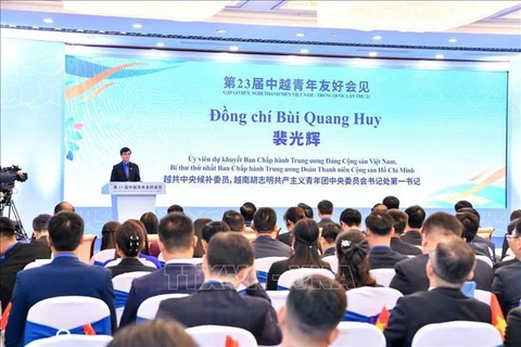 Bui Quang Huy, alternate member of the Communist Party of Vietnam Central Committee, First Secretary of the HCYU Central Committee and Chairman of the National Committee for Vietnamese Youth, speaks at the opening ceremony of the 23rd Vietnam - China youth friendship meeting on October 14. (Source: VNA)