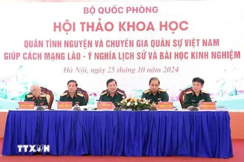 Some participants in a symposium held by the Vietnamese Ministry of National Defence in Hanoi on October 25 to look into the historical signifiance and lessons from the Vietnamese volunteer soldiers and military experts in Laos. (Photo: VNA)