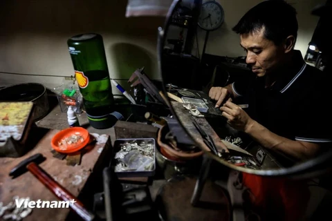 Rare artisan preserves essence of Hanoi’s silversmithing