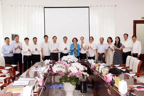 Ninh Thuan officials and the WB delegation pose for a group photo at the meeting on November 2. (Photo: VNA)