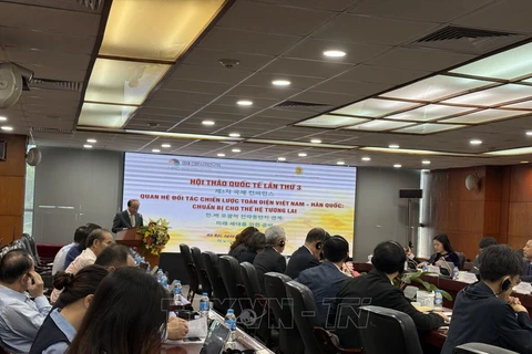 President of the Vietnam Academy of Social Sciences Dr Phan Chi Hieu speaks at the workshop in Hanoi on November 7. (Photo: VNA)