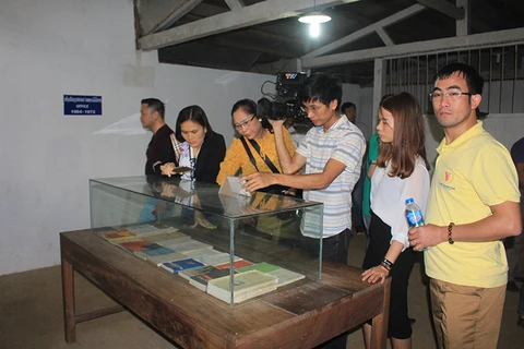 Certaines agences de voyages de la province de Thanh Hoa visitent des destinations de la province de Houaphan. Photo : https://baothanhhoa.vn