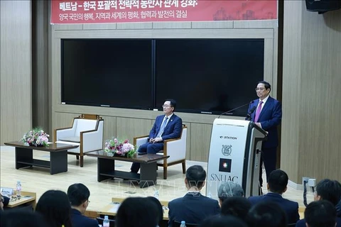 Le Premier ministre Pham Minh Chinh s'exprime au Centre asiatique de l'Université nationale de Séoul. Photo: VNA