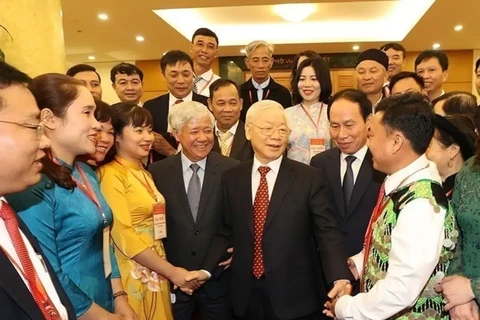 Le secrétaire général du Comité central du Parti Nguyen Phu Trong et des délégués à la Conférence culturelle nationale pour mettre en œuvre la Résolution du 13e Congrès national du Parti, le 24 novembre 2021. Photo: VNA