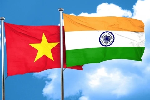 Les drapeaux nationaux du Vietnam et de l'Inde. Photo: baoquocte.vn