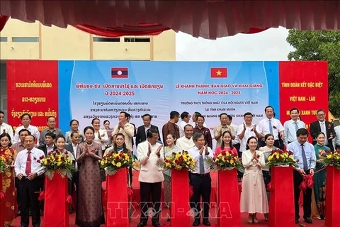 Cérémonie d'inauguration du collège Thong Nhat. Photo: VNA