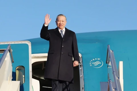 Le secrétaire général du PCV et président vietnamien, To Lam, quitte l'aéroport international de Chinggis Khaan, le 1er octobre. Photo: VNA