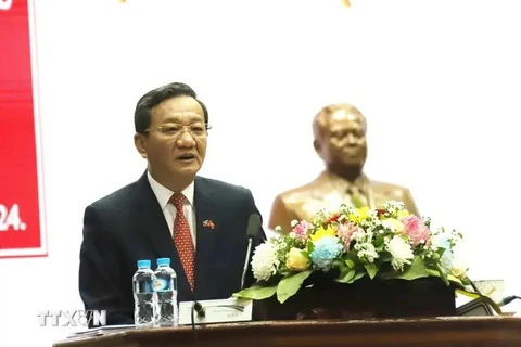 L'ambassadeur du Vietnam au Laos, Nguyen Minh Tam, s'exprime à la rencontre. Photo: VNA