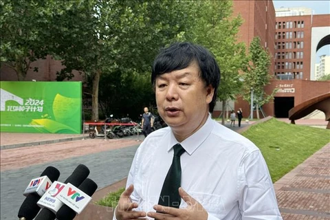 Miliang, director del Centro de Estudios del Sudeste Asiático y jefe del Instituto de Derecho de la Universidad de Lenguas Extranjeras de Beijing en la entrevista. (Fuente:VNA)