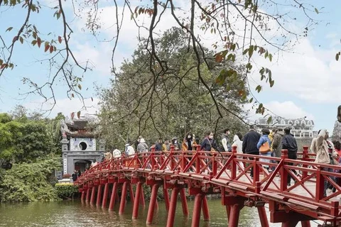 Visitantes en Hanoi. (Fuente:Lonely Planet)