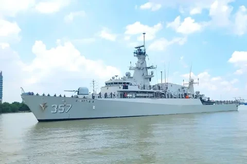 La corbeta KRI Bung Tomo-357 de la Armada de Indonesia llega al puerto de Nha Rong en Ciudad Ho Chi Minh. (Fuente:sggp.org.vn)