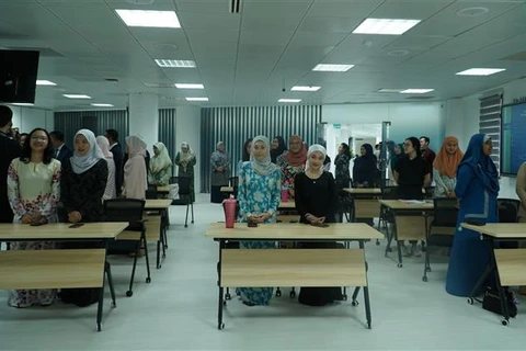 Estudiantes de una clase del idioma vietnamita en la Universidad Nacional de Brunei. (Fuente:VNA)